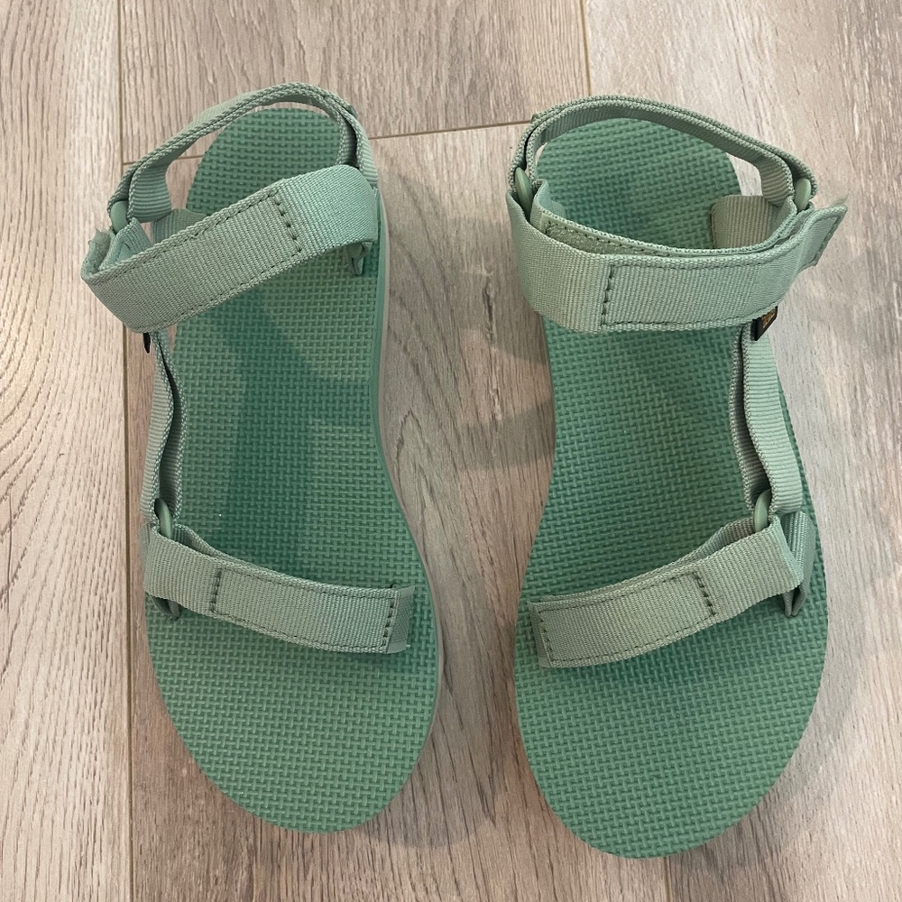 Teva Midform Universal Sandal in mint green 8